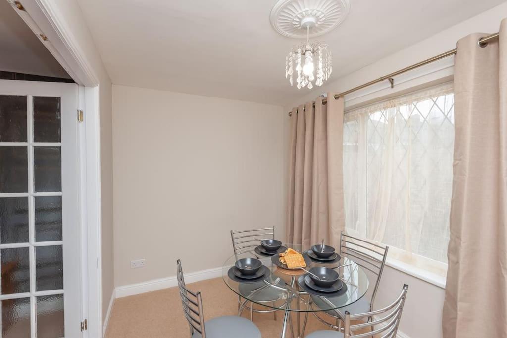 Leed City Centre - Armley Wortley Лийдс Екстериор снимка