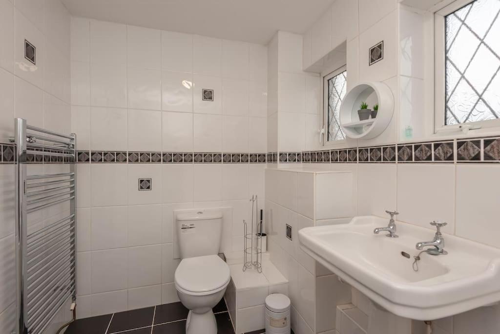Leed City Centre - Armley Wortley Лийдс Екстериор снимка