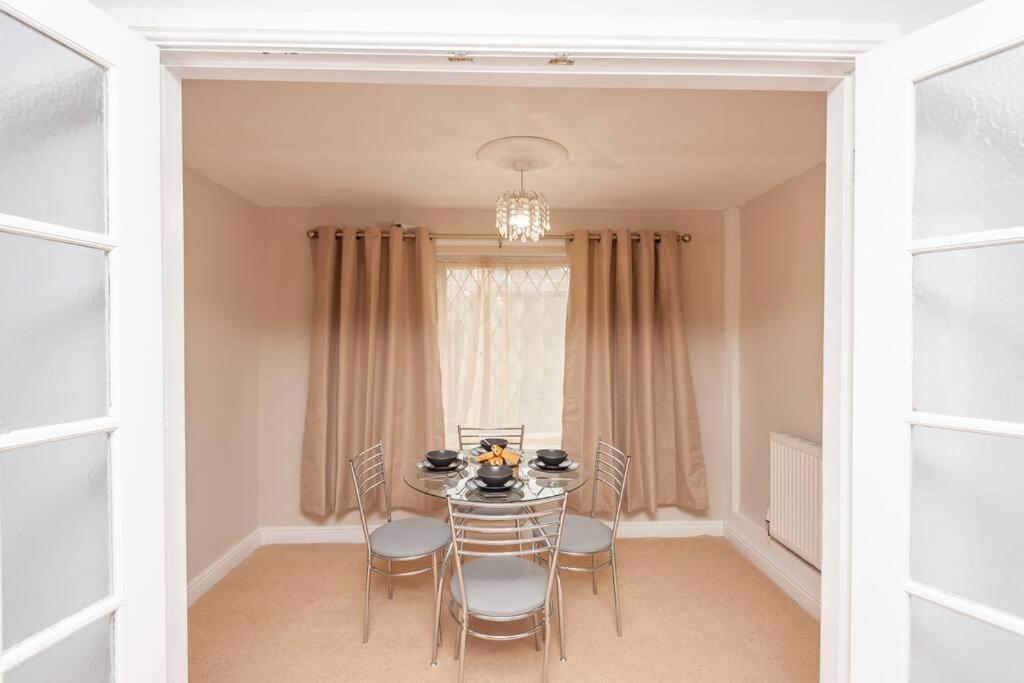 Leed City Centre - Armley Wortley Лийдс Екстериор снимка