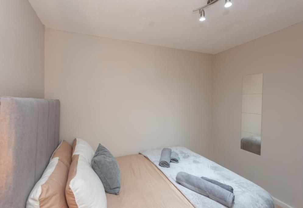 Leed City Centre - Armley Wortley Лийдс Екстериор снимка