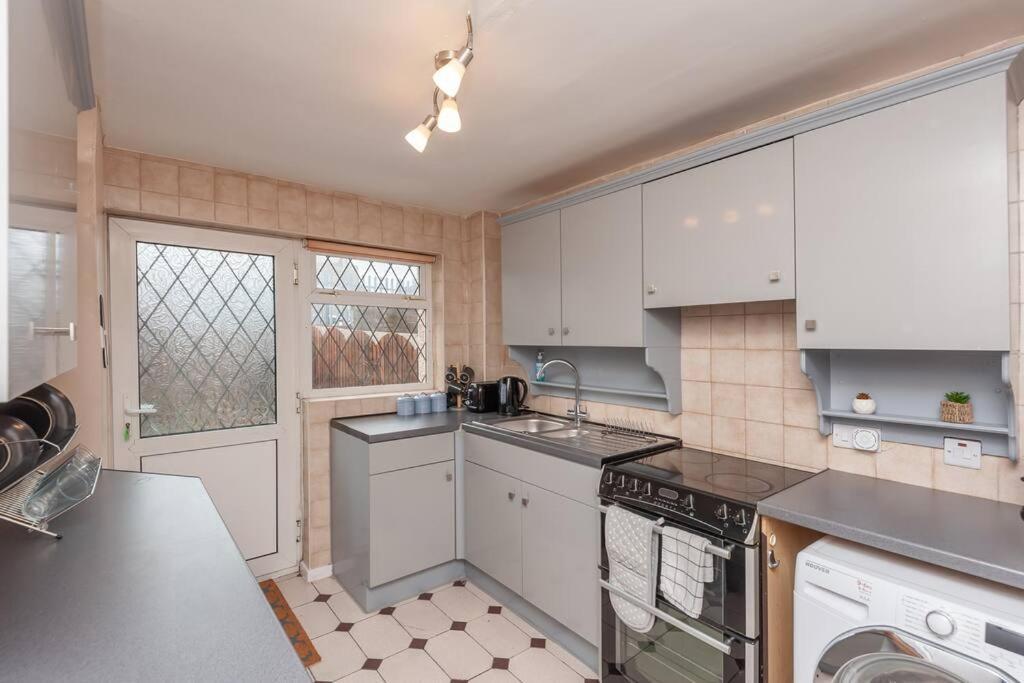 Leed City Centre - Armley Wortley Лийдс Екстериор снимка