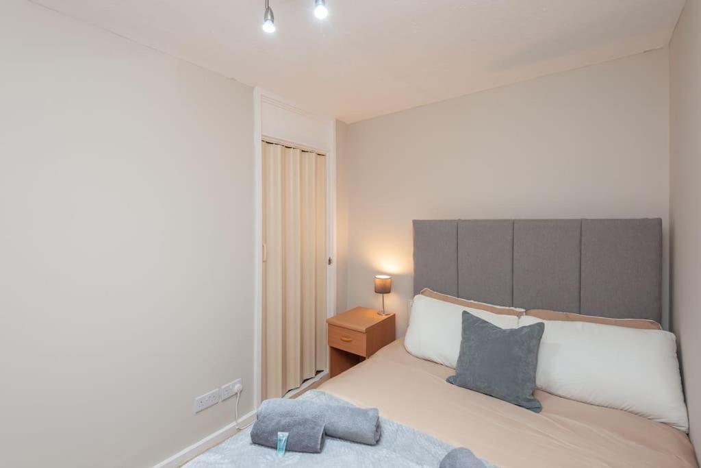 Leed City Centre - Armley Wortley Лийдс Екстериор снимка