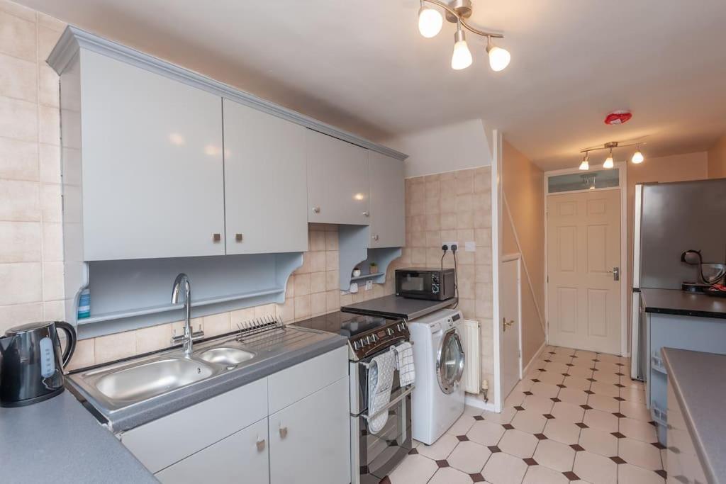 Leed City Centre - Armley Wortley Лийдс Екстериор снимка
